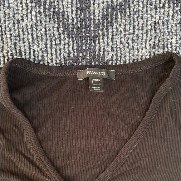 RW&CO White and Black Fitted Long Sleeve Blouses - Picture 3 of 8